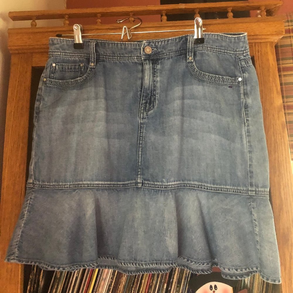 Blue Jean Skirt; fitted then flowy; detailed pocke